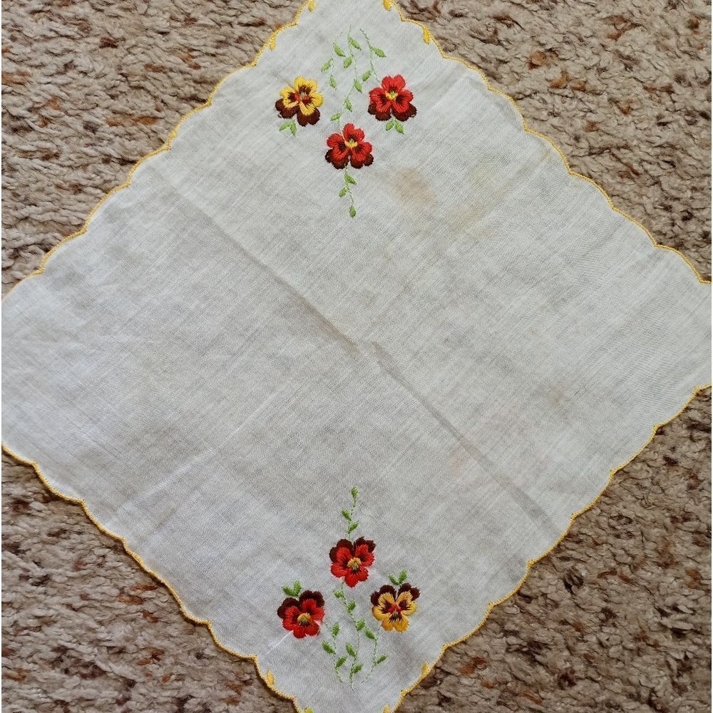Pansies handkerchief - Picture 4 of 5